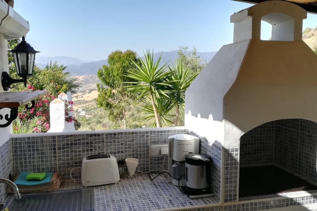Tiny House 12M2 In Holiday Park With 55 M2 Pool Tolox Buitenkant foto