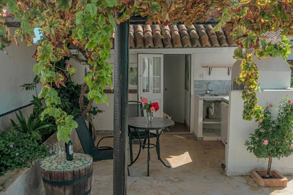 Tiny House 12M2 In Holiday Park With 55 M2 Pool Tolox Buitenkant foto